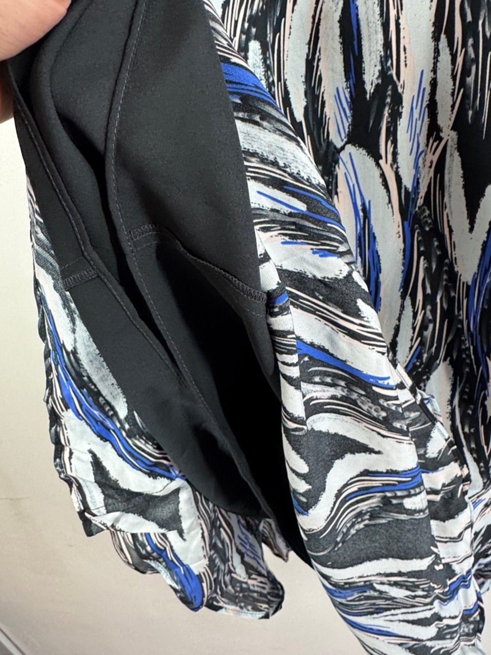 Reiss Blue White Sleeveless Ruffle Hem Printed Abstract Dress in Size 8 Resort - Picture 6 of 10